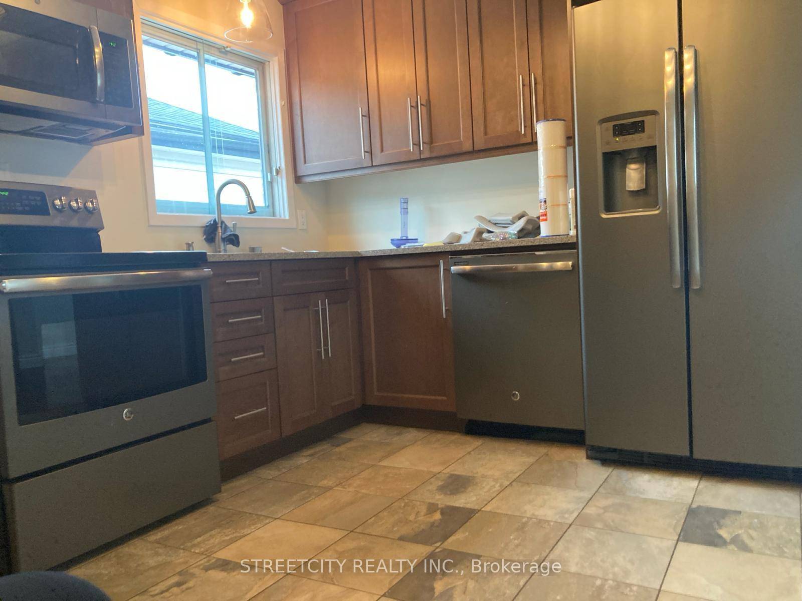 Welcome to this beautifully updated 3 1 bedroom, 2 bathroom backsplit home located in a desirable, family friendly neighbourhood !