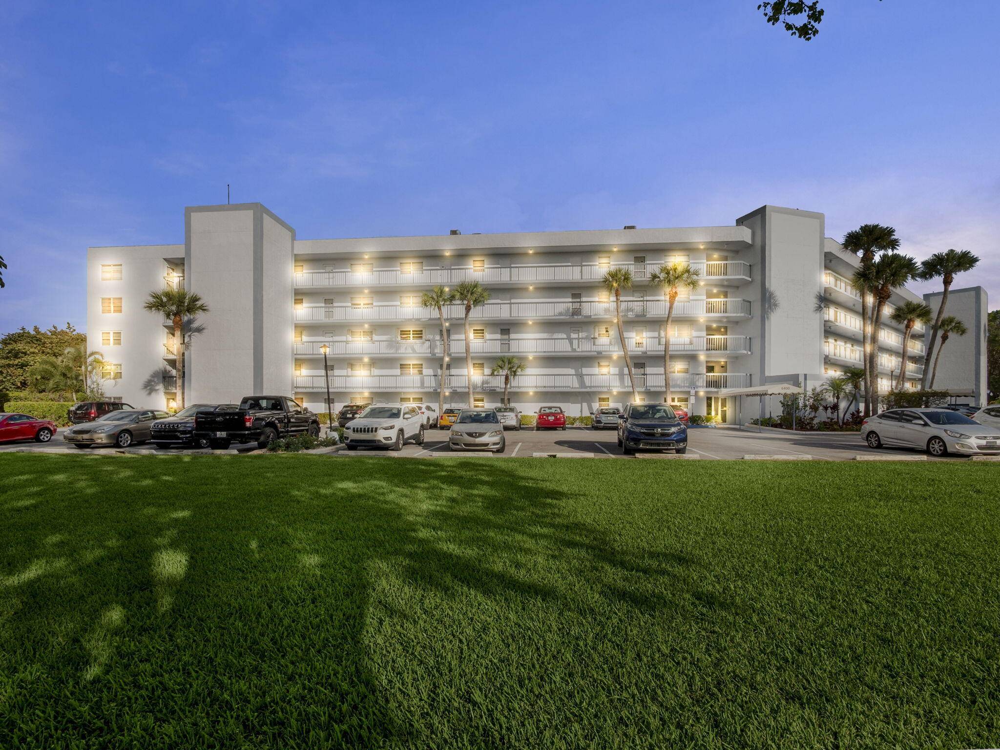 Welcome to this rare, ground floor 3 bedroom, 2 bathroom condo located in the desirable Boca Teeca Building.