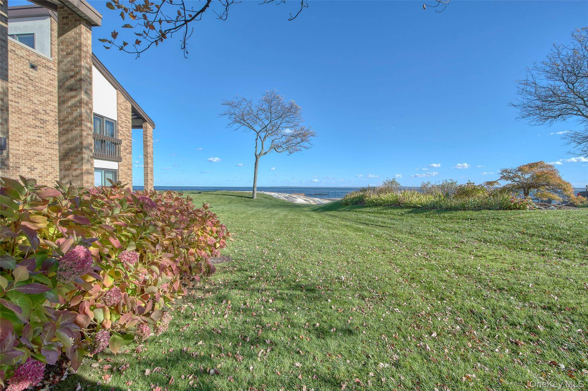 Don t miss this exceptional chance to own a stunning waterfront condo in Rye, NY.