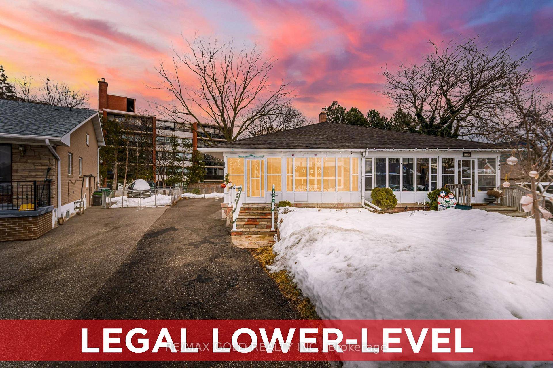 Nestled on a quiet cul de sac in the heart of Central Etobicoke, this home is a incredibly spacious 4 level backsplit that is the perfect place to call home.