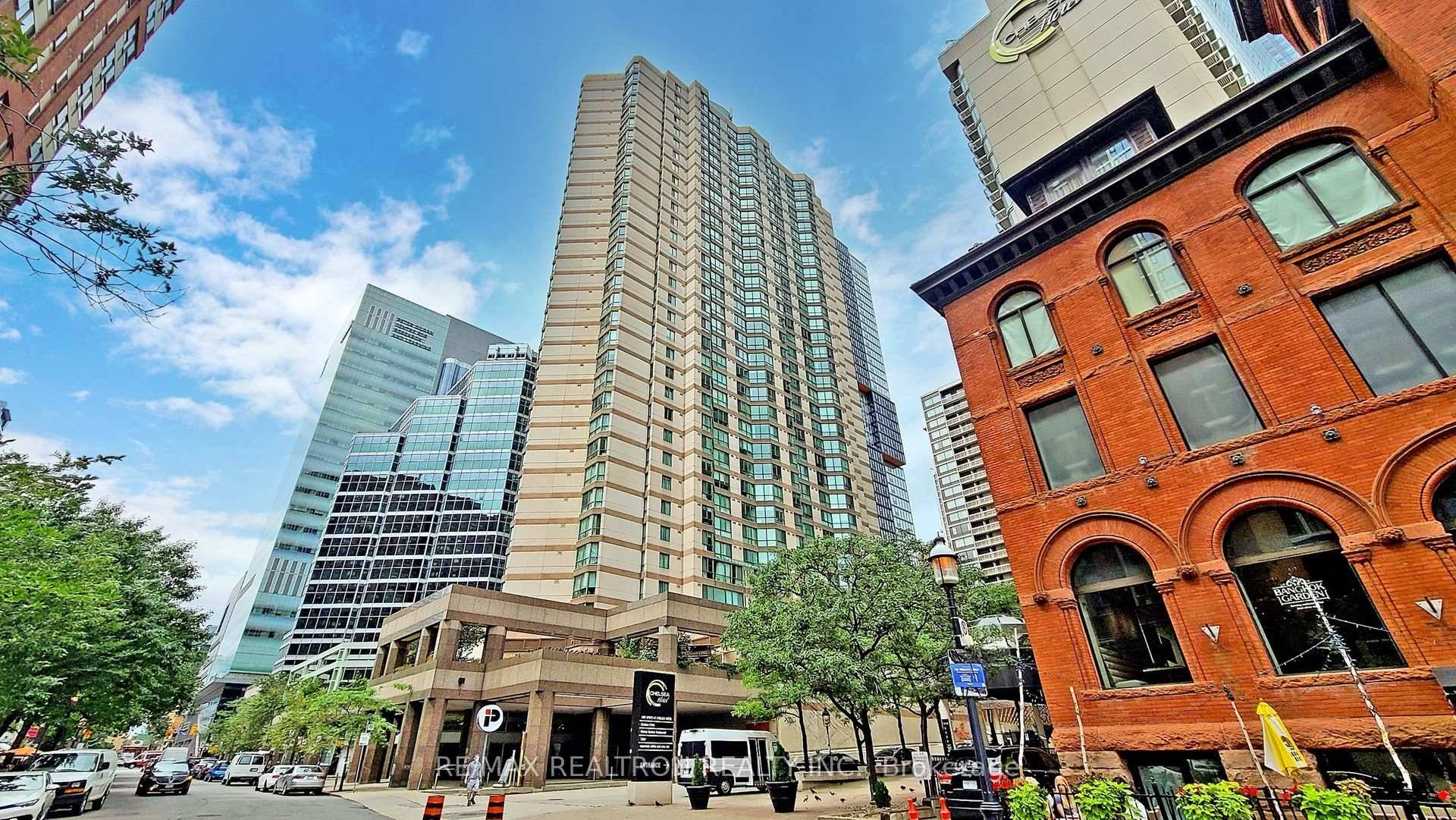 One Bedroom In prestigious Minto Plaza, Open Concept Living Space in the Heart of The City Walk to Dundas Square, Financial District, Universities, Hospitals, the Eaton Centre, the PATH.