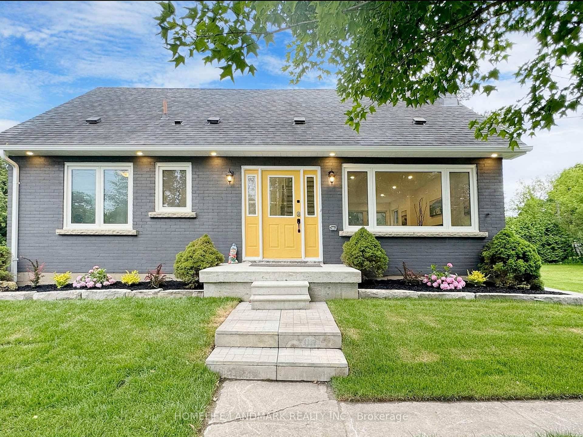 Fully renovated detached starter home on treed lot in a desirable neighbourhood in Sharon.