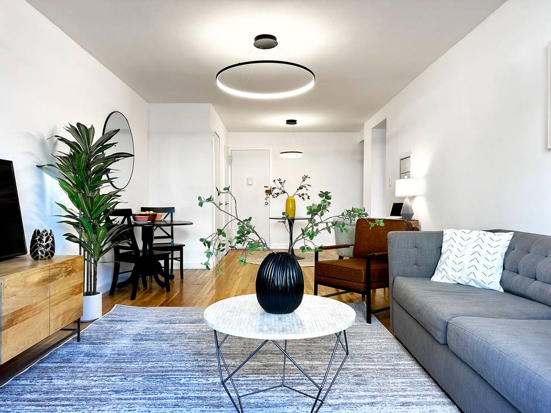 Investor Friendly 1 Bedroom for Sale at 25 West 13th Street, New York City Welcome to your new home in the heart of Greenwich Village !