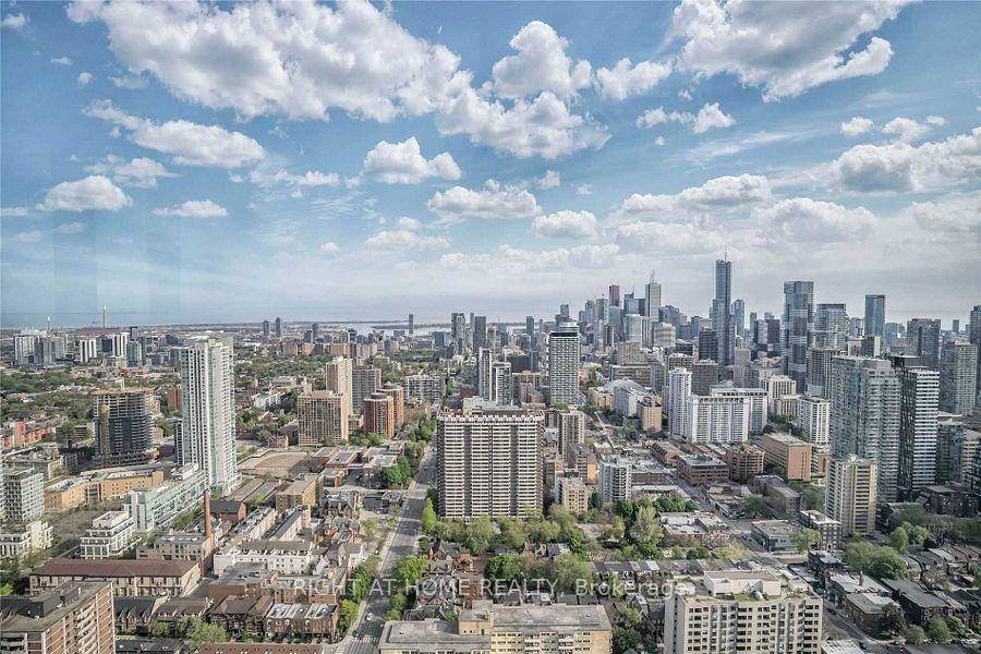 Stunning Sub Penthouse Corner Suite Spacious 2 Bedroom, 2 Bath with 908 SF of living space 50 SF balcony showcasing spectacular, unobstructed south east city views.