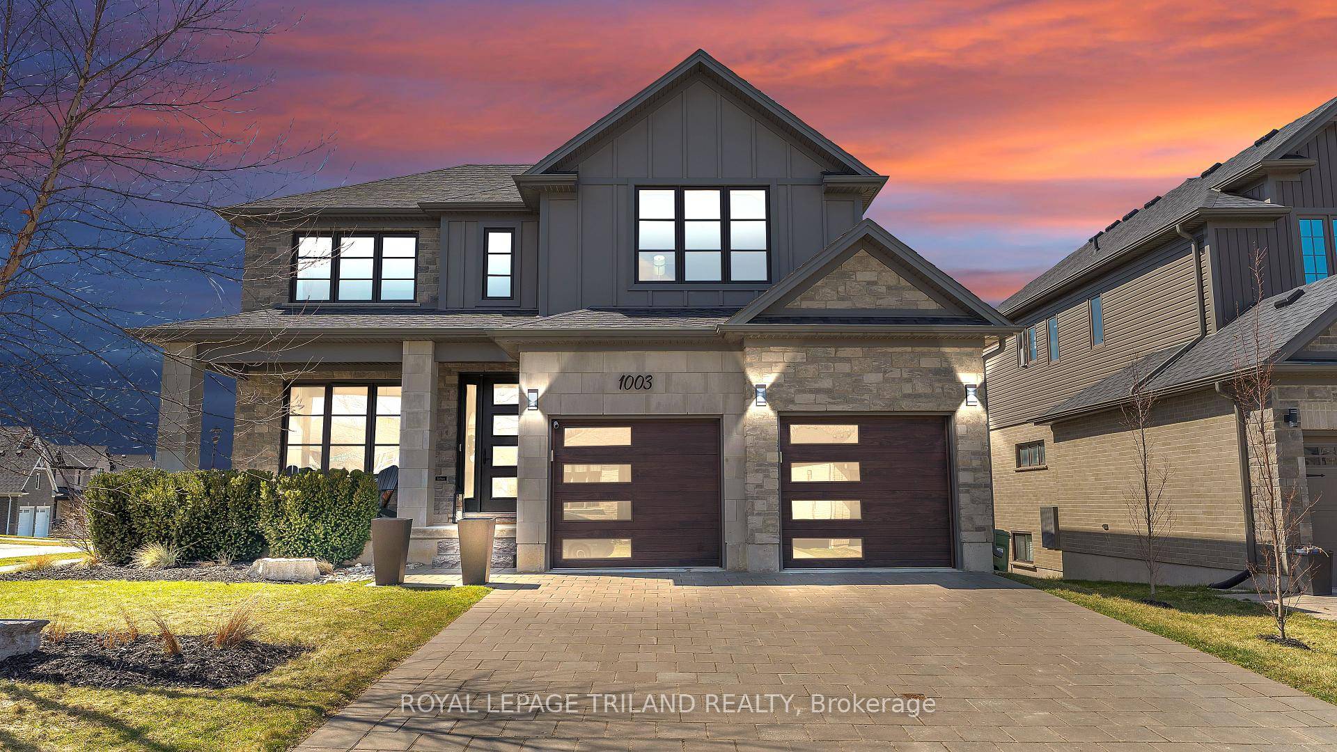 Welcome to this impeccable 2, 728 sq.