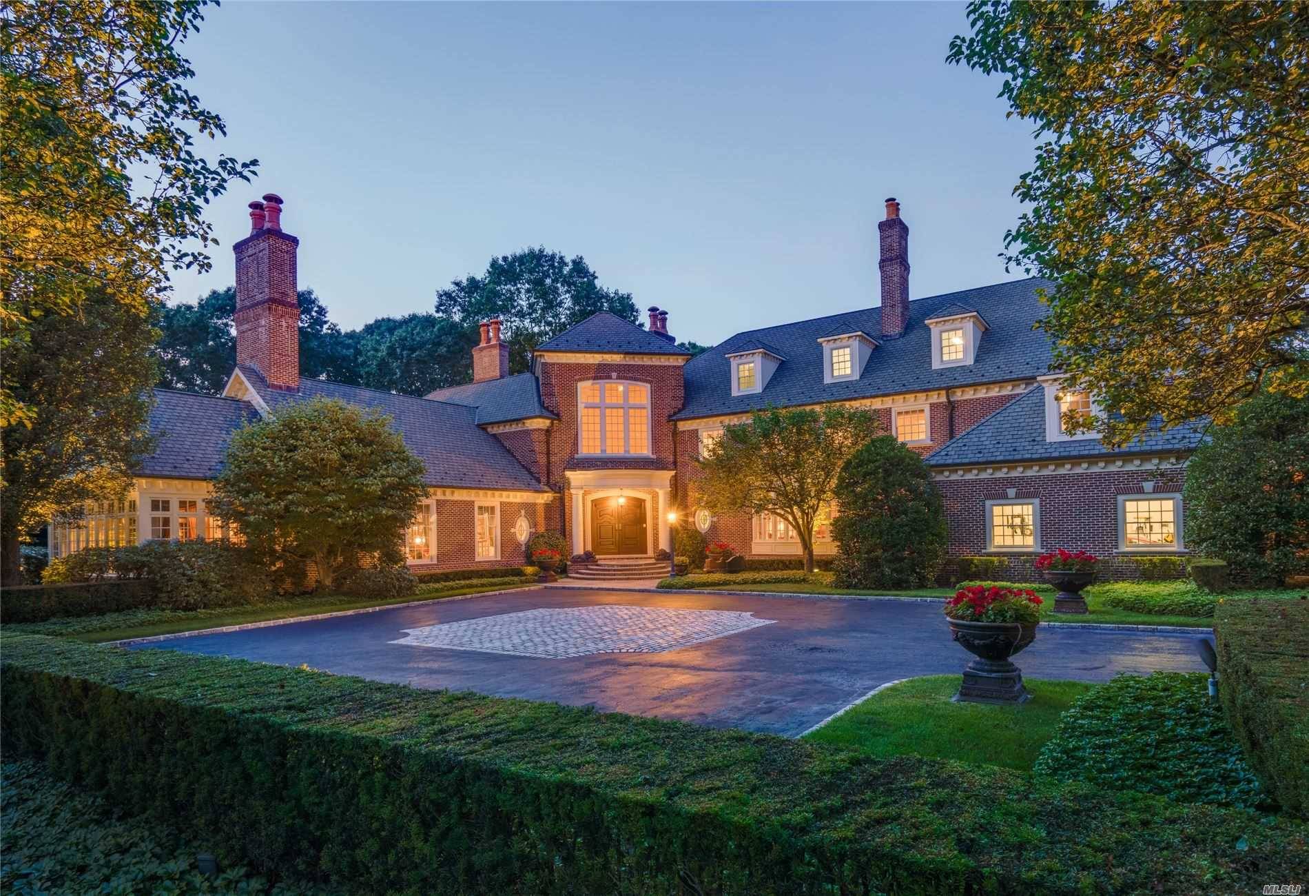 Upper Brookville. Majestic Brick Georgian Manor Privately amp ; Serenely Located In The Village of Upper Brookville On Over 5 Acres.