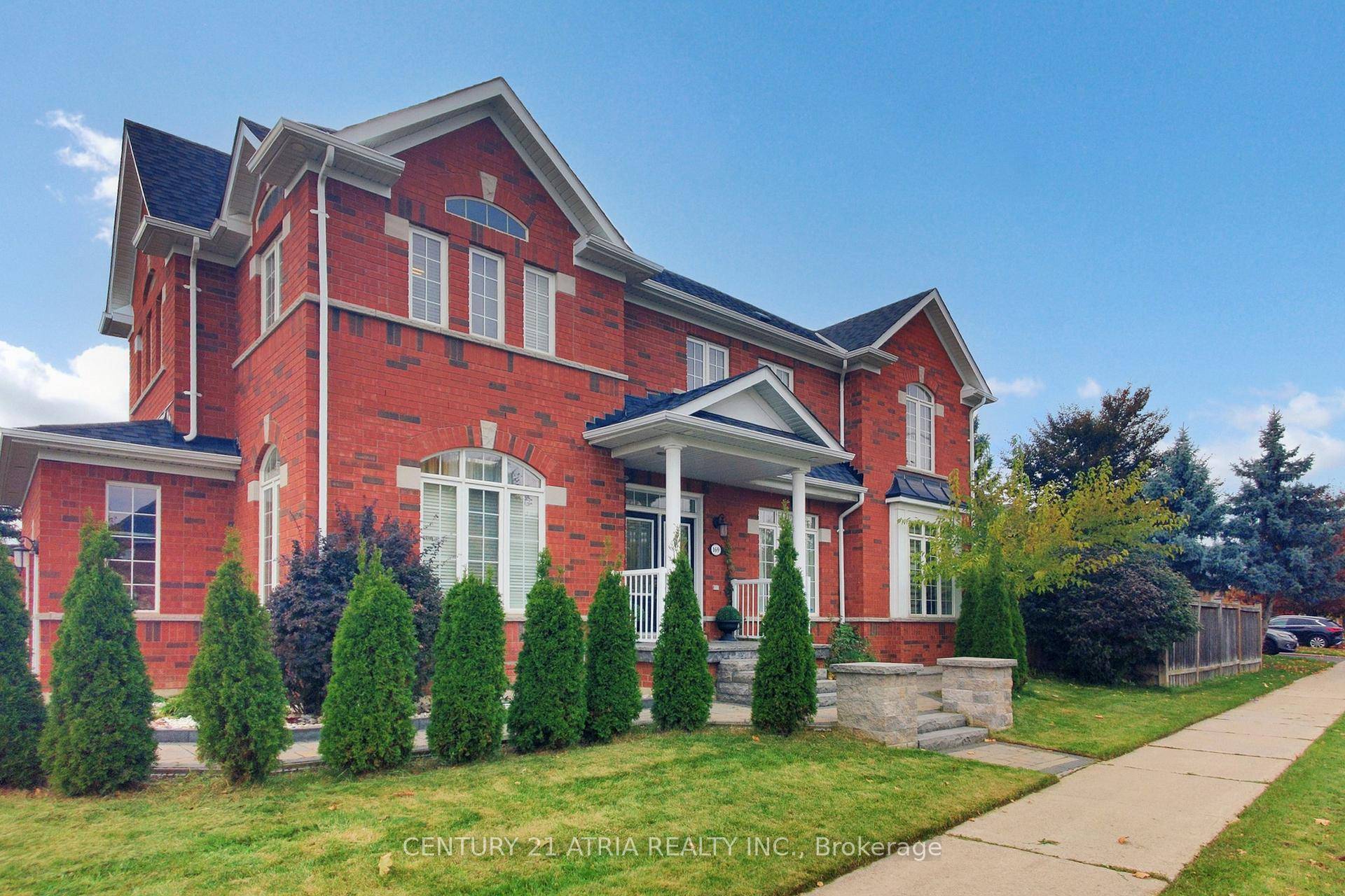 Premium Corner Lot full of Natural Light, 5 Brs 5 Wrs Detached home move in ready.