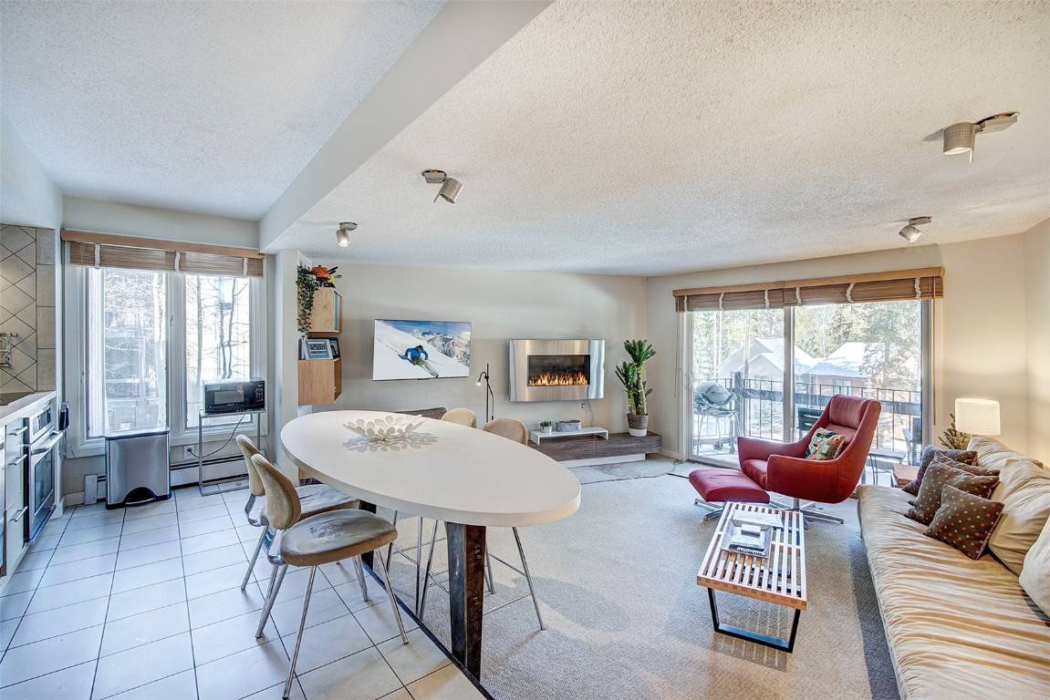 Discover your perfect escape at this beautifully updated 2 bedroom, 1 bathroom Designer s Mountain Retreat, ideally situated near Peak 8 in Breckenridge.