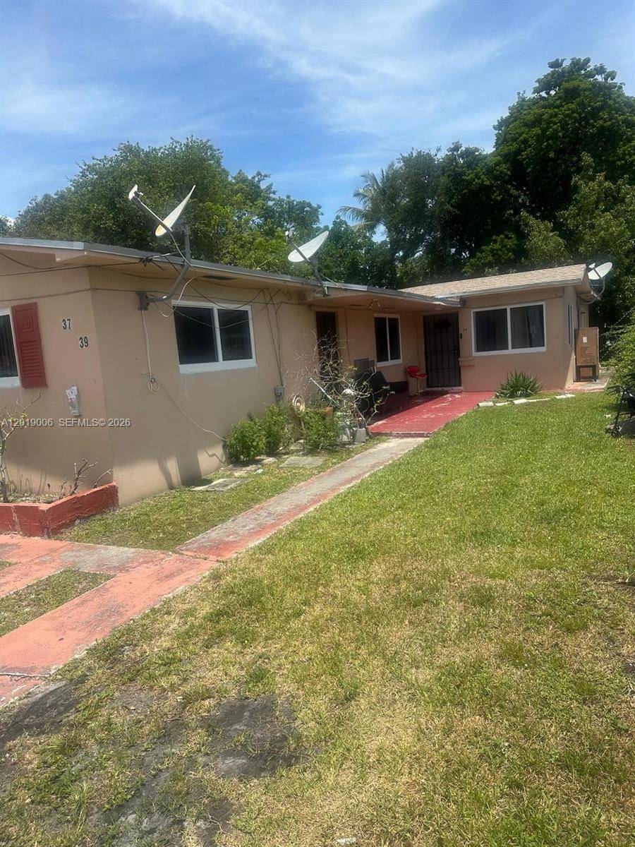 BEAUTIFUL DUPLEX WELL MAINTAINED TENANTS MONTH TO MONTH RENT.