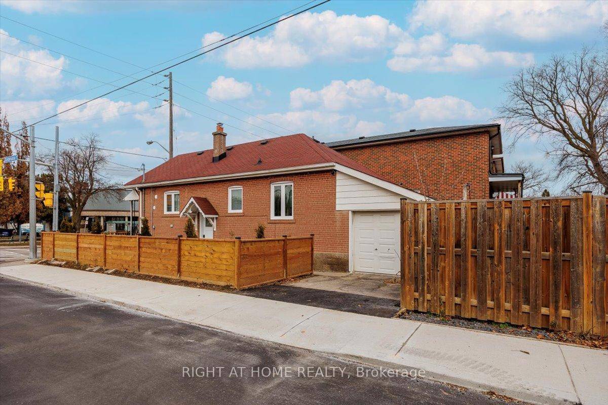 This detached house sits on a 25' lot plus an additional 10' fenced in land, boasting an expansive and open feel.