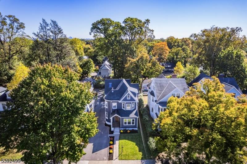 Welcome to Your Montclair Dream Home !