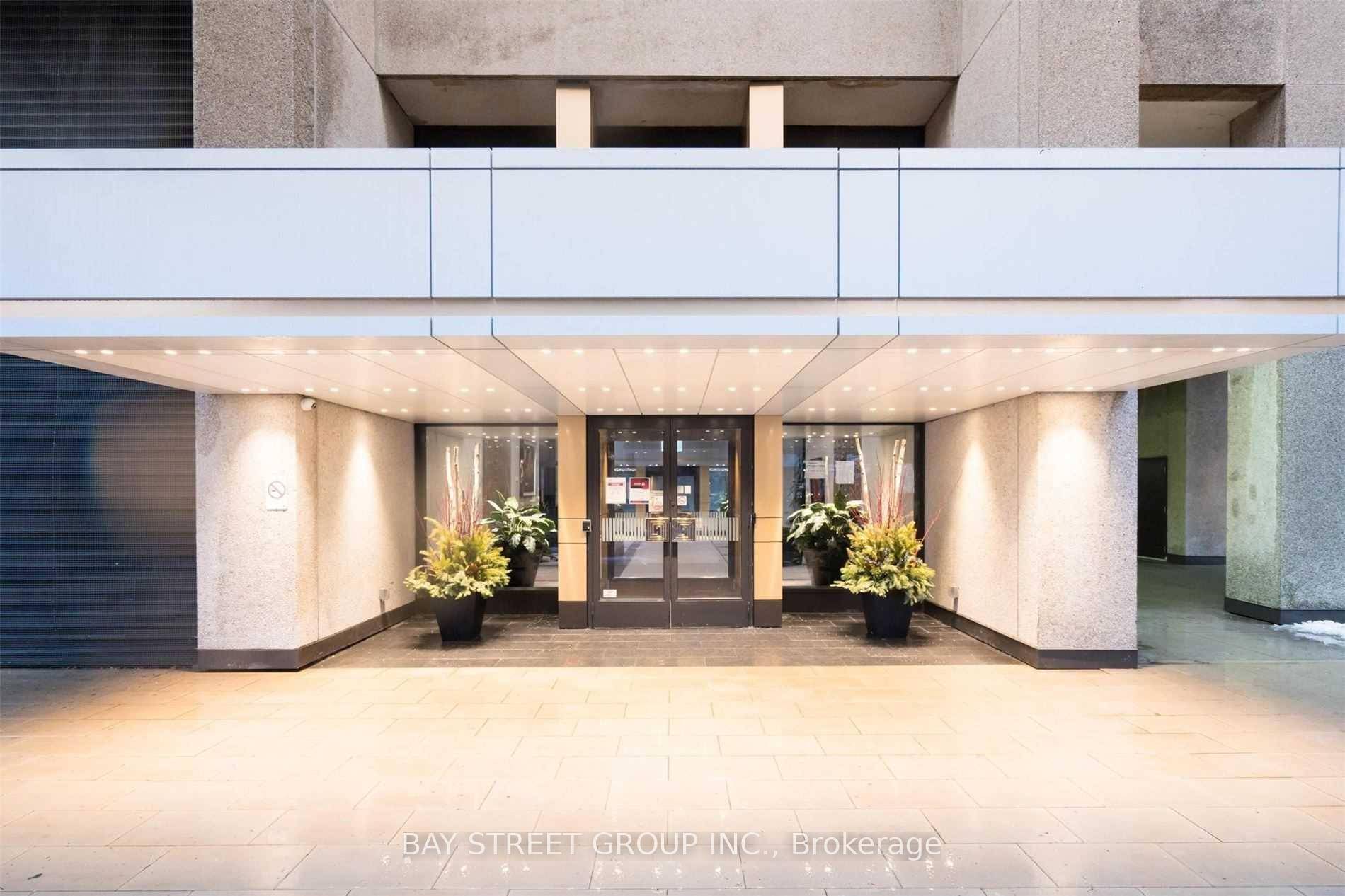 INCREDIABLE VALUE for A WATERFRONT CONDO !
