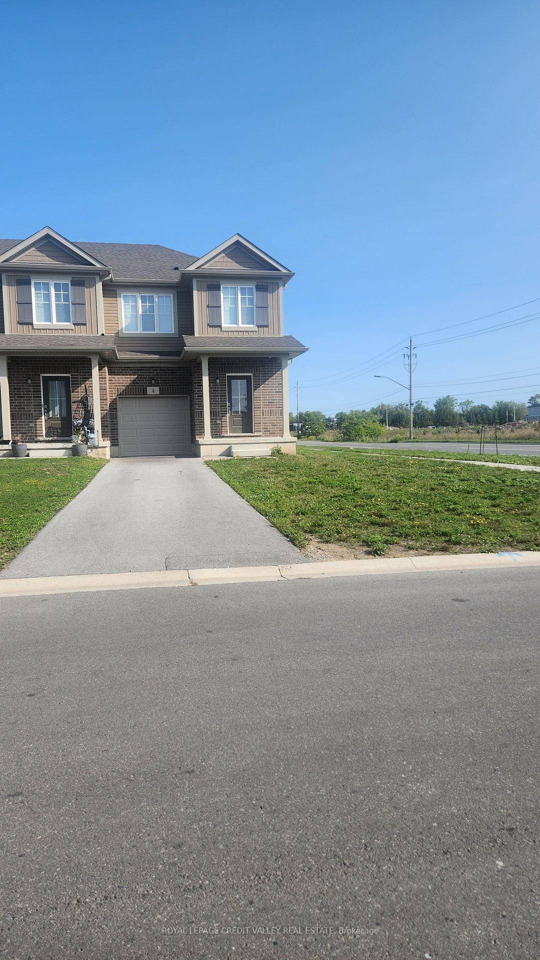 Welcome to this beautifully maintained 3 bedroom, 2.