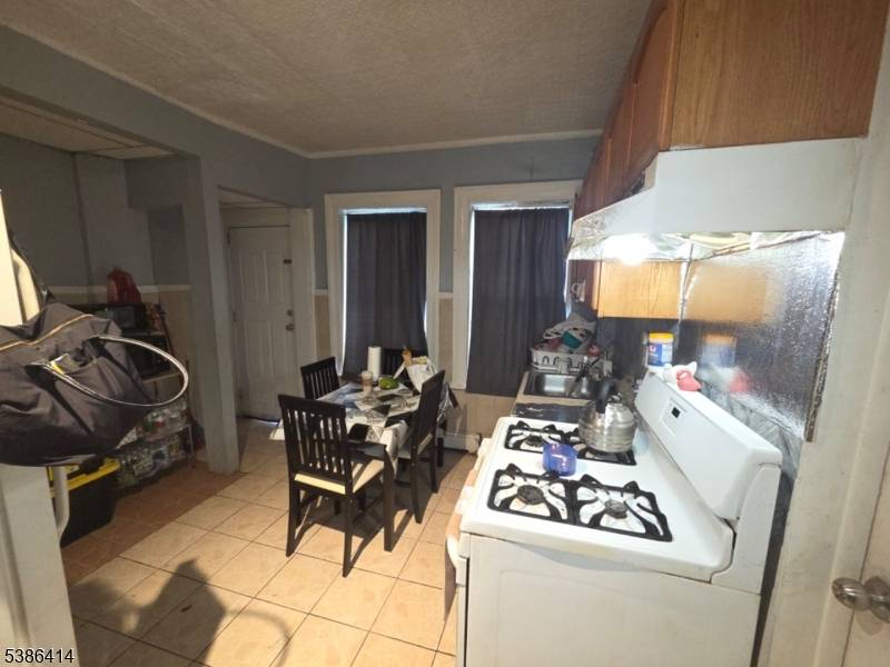 Come view 311 Centre, located in the Peterstown area of Elizabeth.