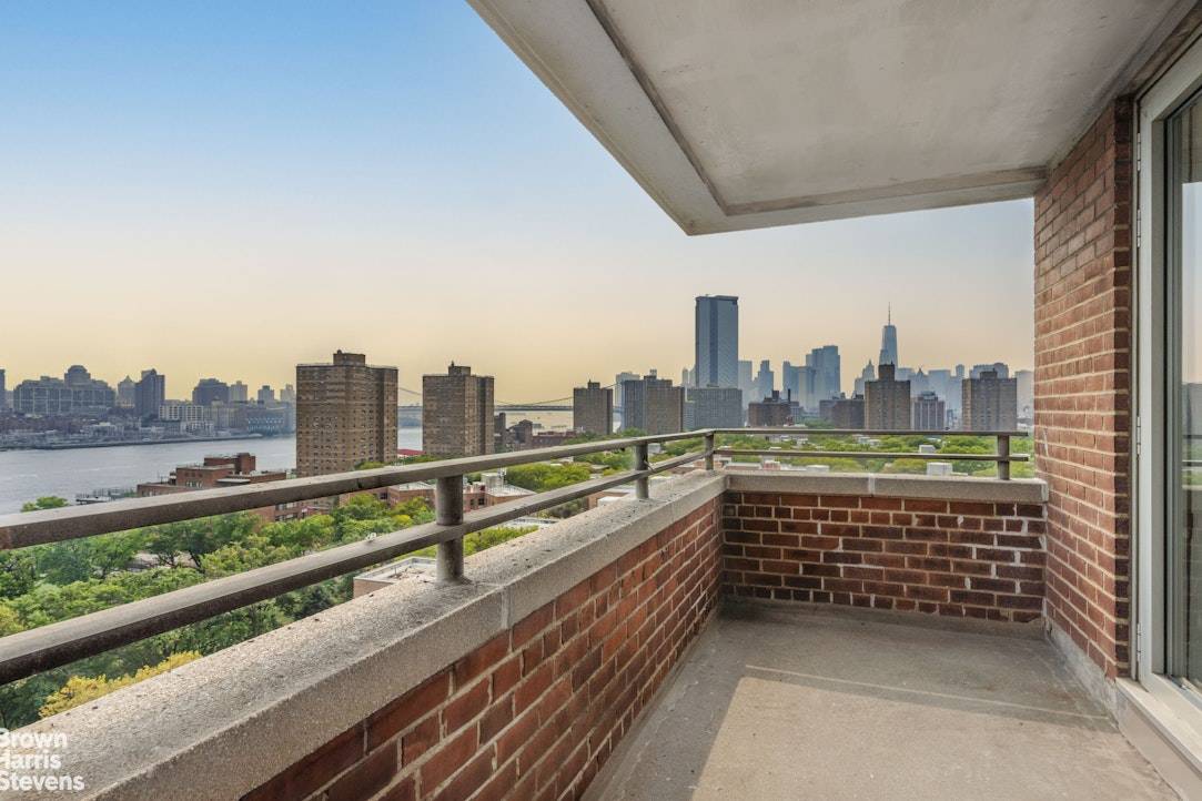2BR BALCONY WITH STUNNING VIEWS High floor outside corner apartment with open city and river views from every room !
