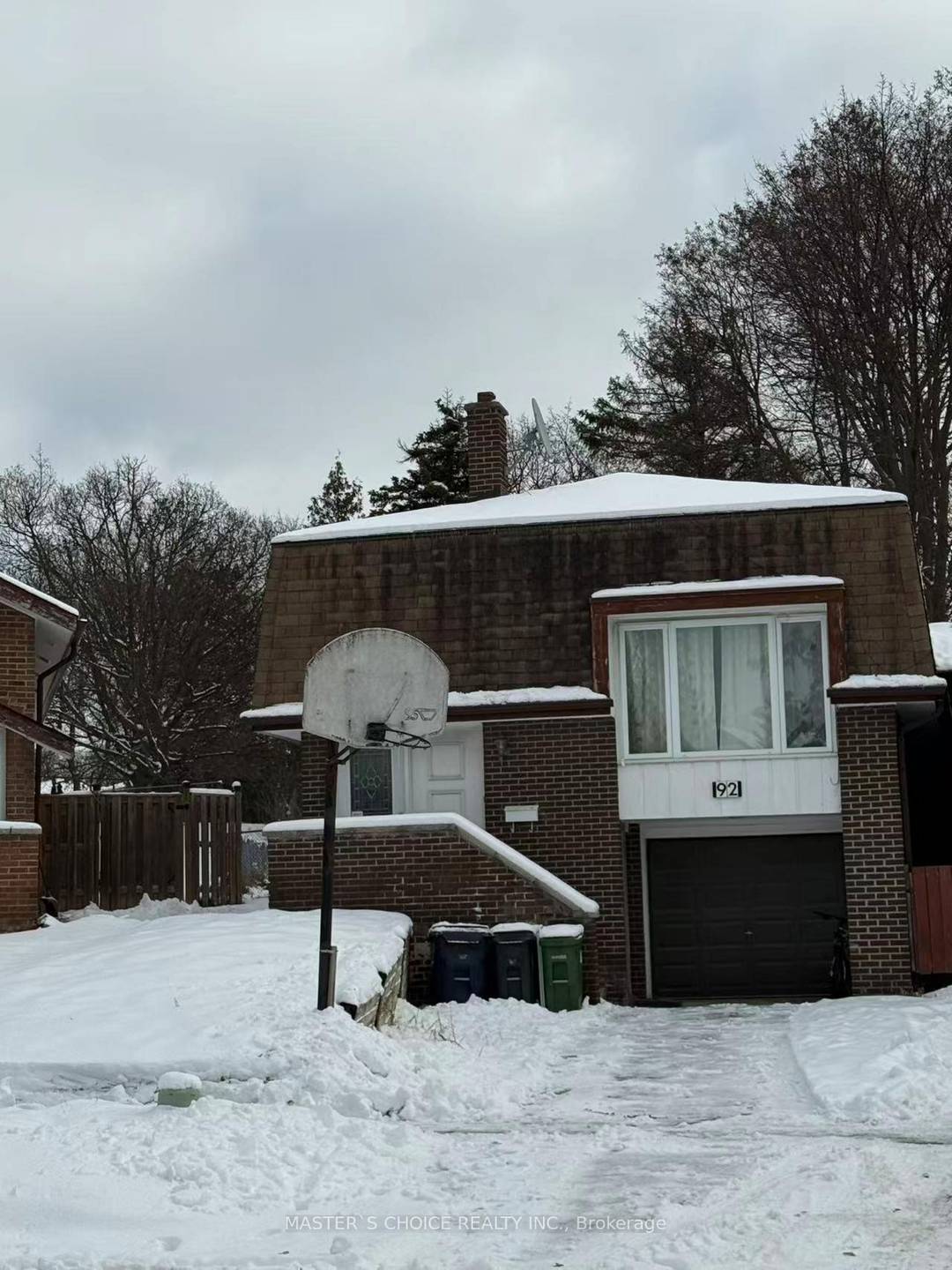 This partial basement unit is located in the great school area of Hillcrest Village Community.