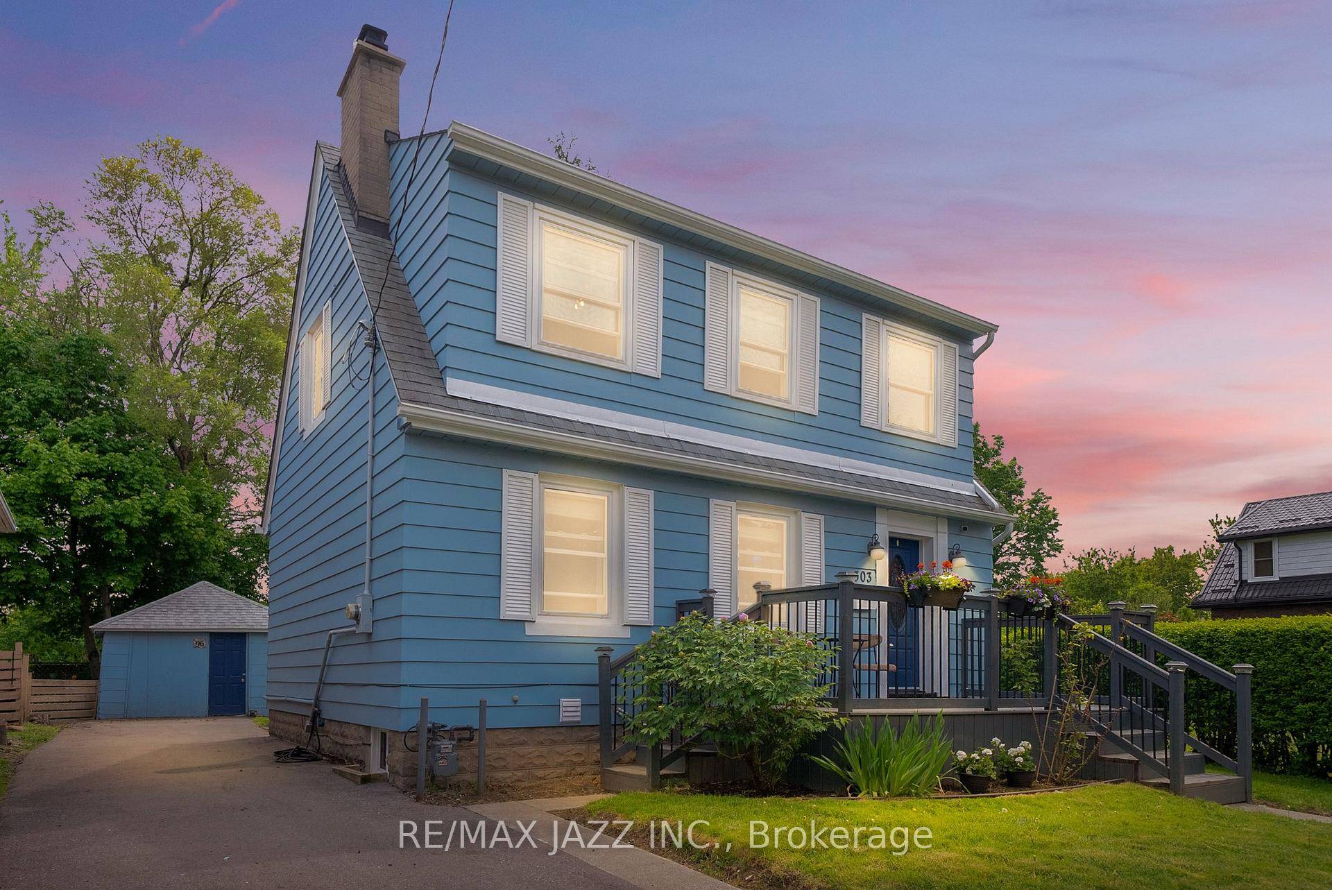Make your dreams of living in a detached home a reality at 303 Gliddon Ave !