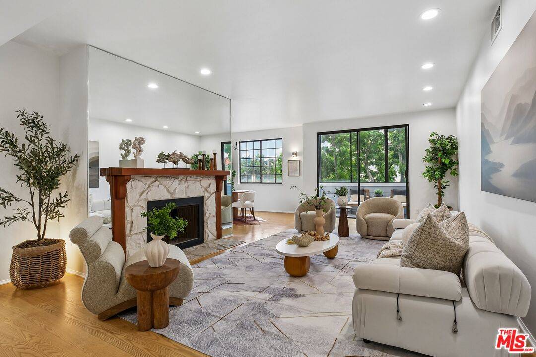 311   Bora Bora Way 2BR Marina Del Rey La