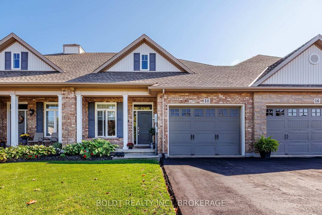 Exceptionally maintained and owned by the same family since it was built, this bright 2 bedroom townhouse bungalow sits in the highly sought after Grapeview neighbourhood.