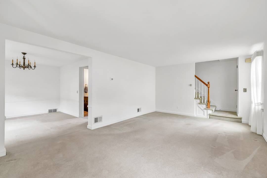 Commuter's dream location close to train station, I 95, town center beaches.