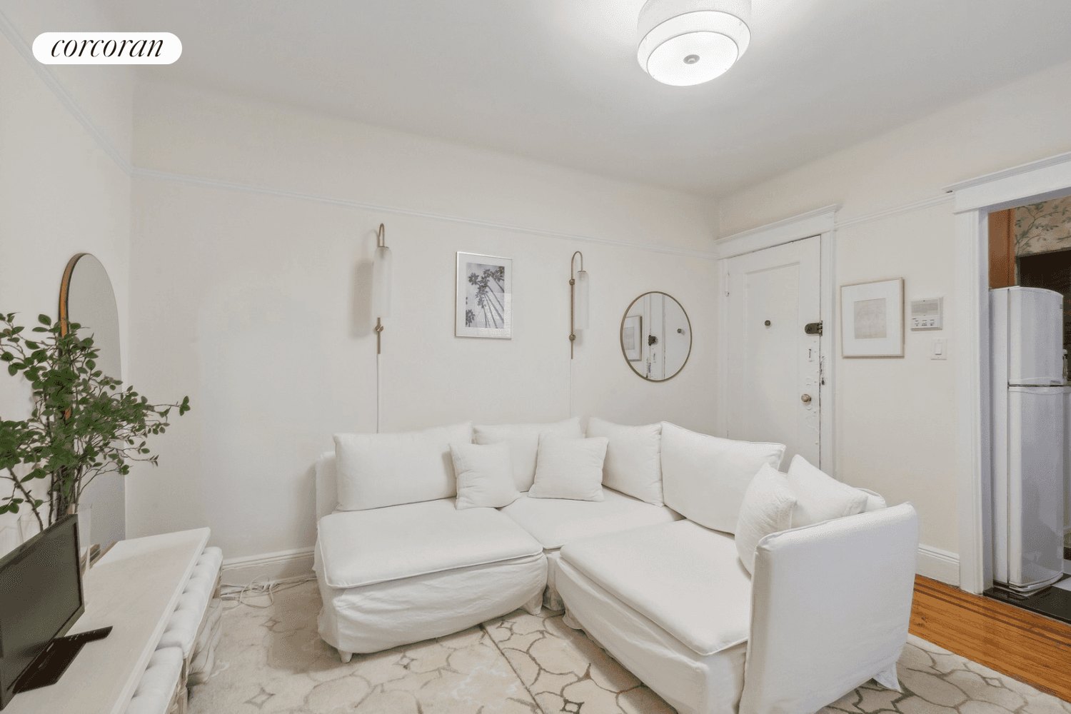 If you're out there searching for true one bedroom apartments in the community of Brooklyn Heights, then you've clicked on the right listing !