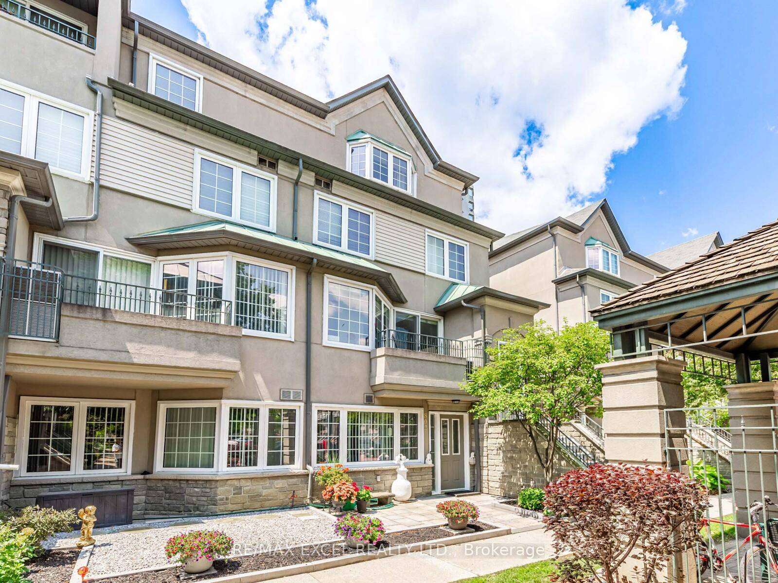 Luxurious Tridel Built Townhouse in Prime Location !