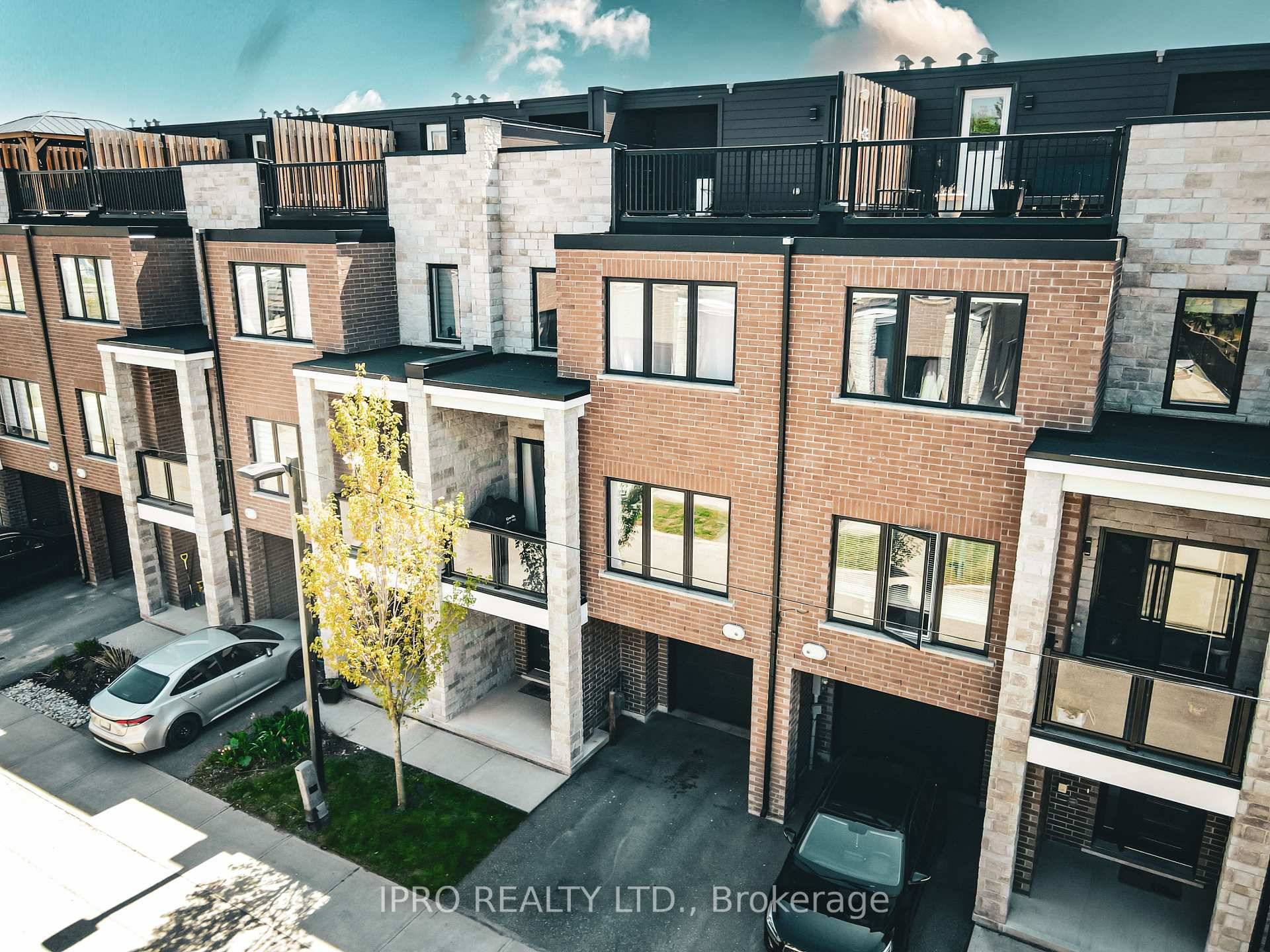 Exceptional Townhome in Prestigious Dufferin Neighbourhood.