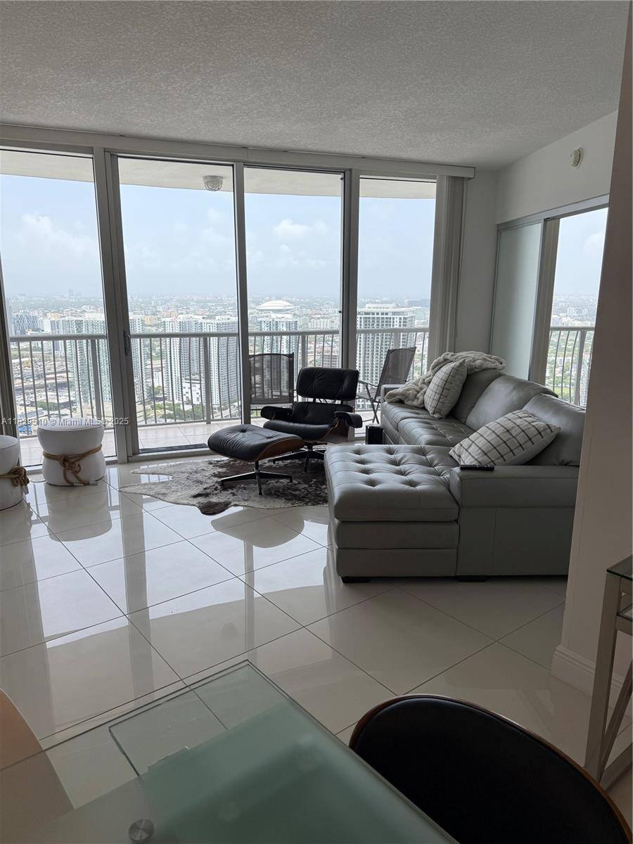 Enjoy one of the best bays views in the area from this beautifully furnished and fully equipped 2 bedroom, 2 bath condo.