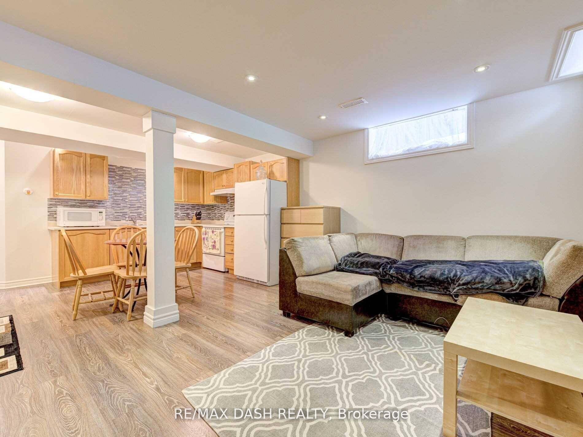 Large 1 Bdrm amp ; 1 Washrm.