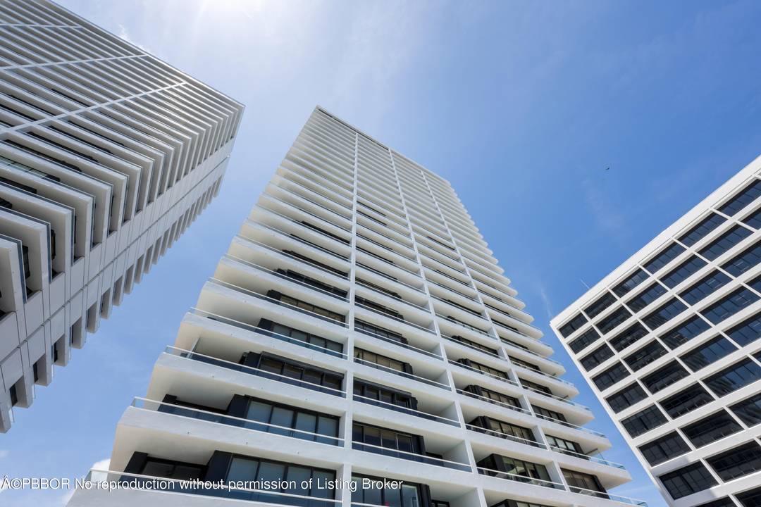 GREAT WATERVIEWS FROM THE APARTMENT.