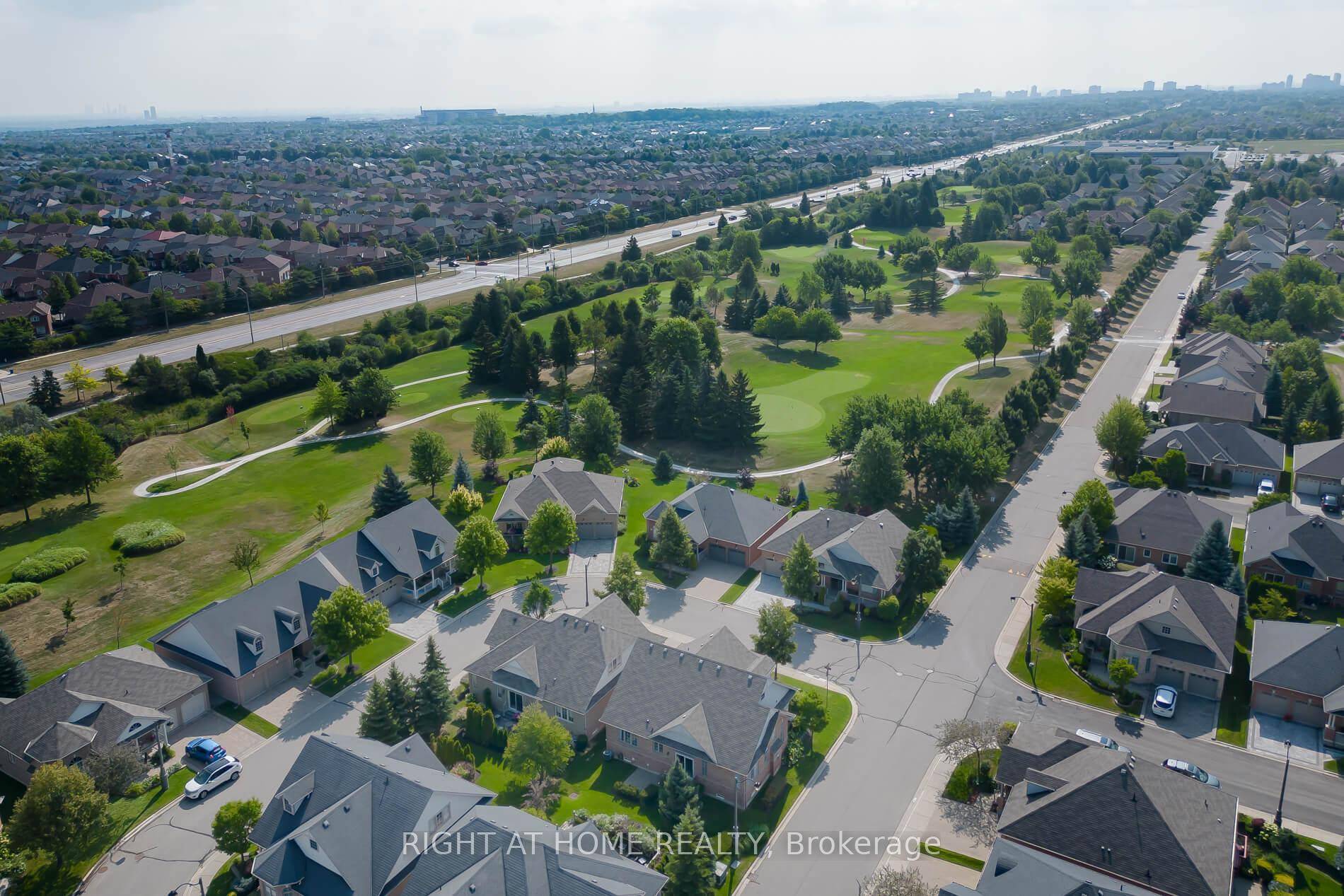Welcome to The Juliet Rose a beautiful 2 Bedroom 2 Bathroom Bungaloft in Rosedale Village.
