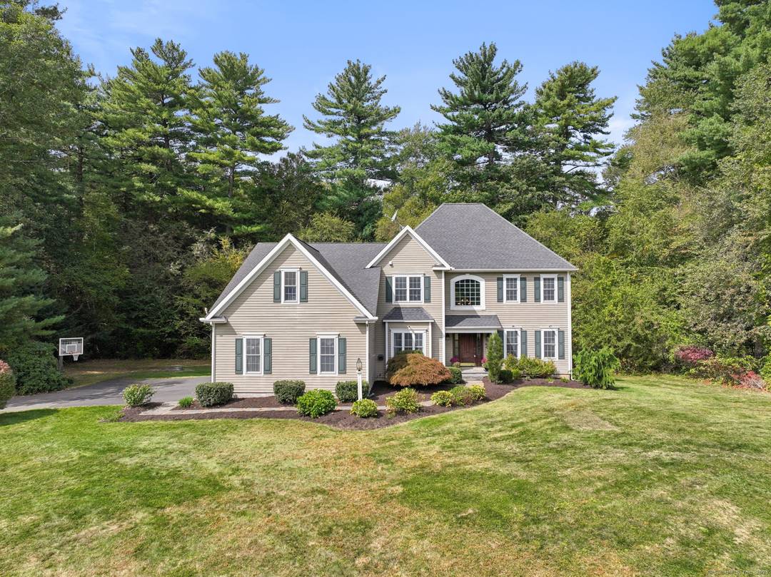 This beautiful custom built 4 bedroom, 3.