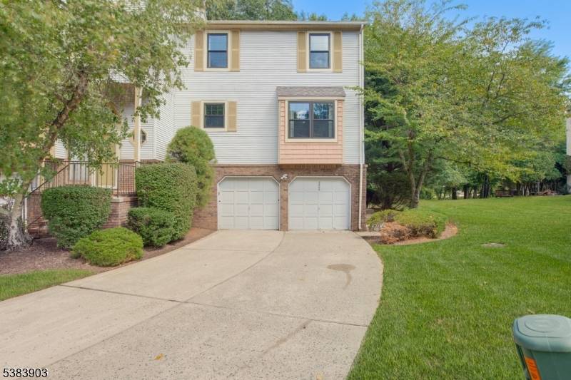 End Unit Townhome in Maples Grande Woods ?