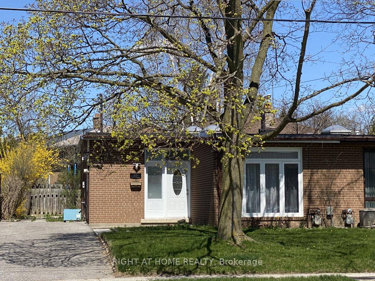 Beautifully Renovated 3 Bedrm Home Main amp ; Upper Lvl Only.