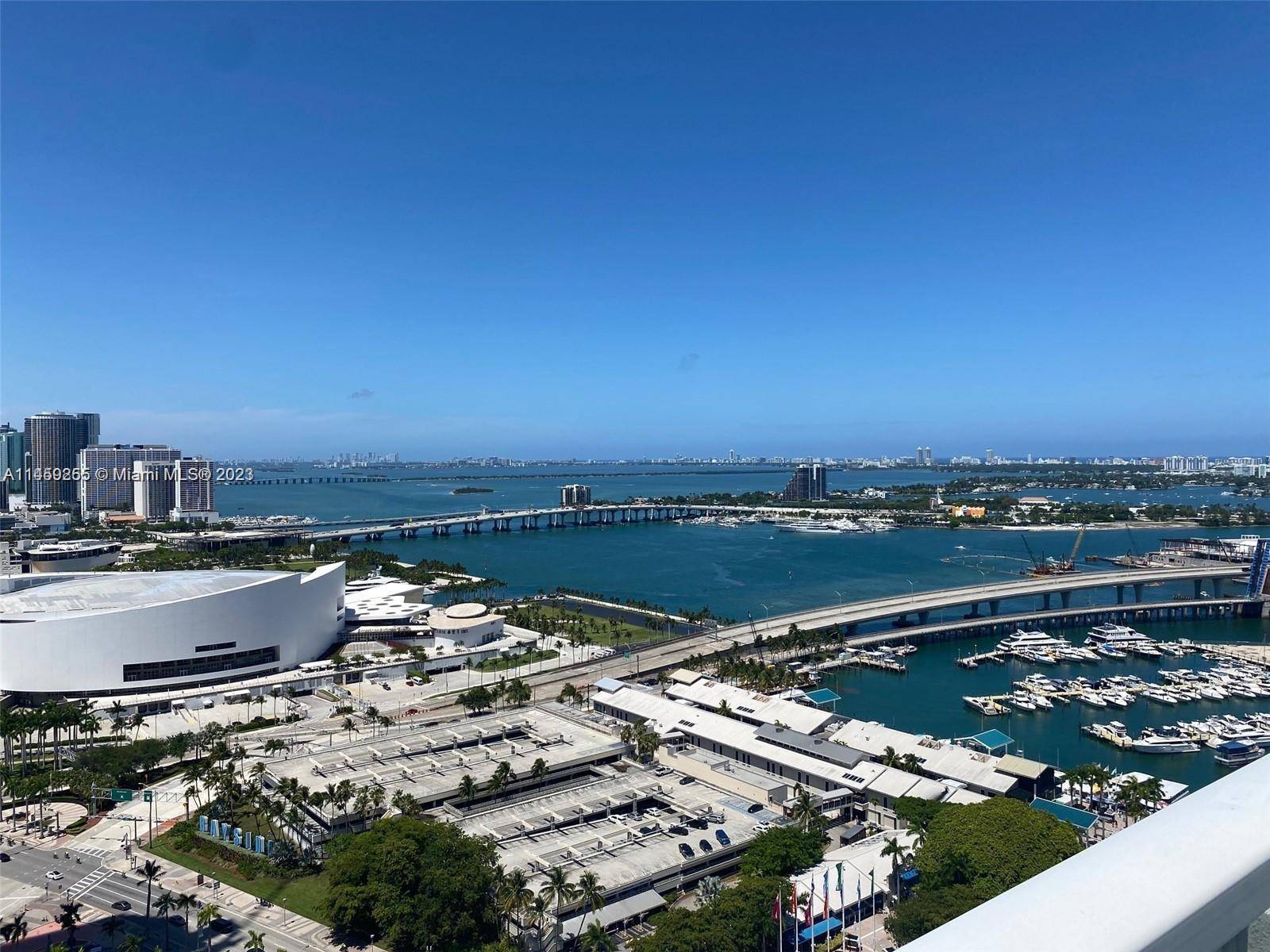 SPACIOUS 2 BEDROOM LAYOUT WITH STUNNING VIEWS OF BISCAYNE BAY AND DOWNTOWN MIAMI.