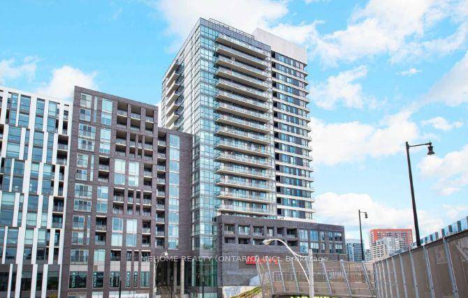 Location Location ! Carnaby Condo !