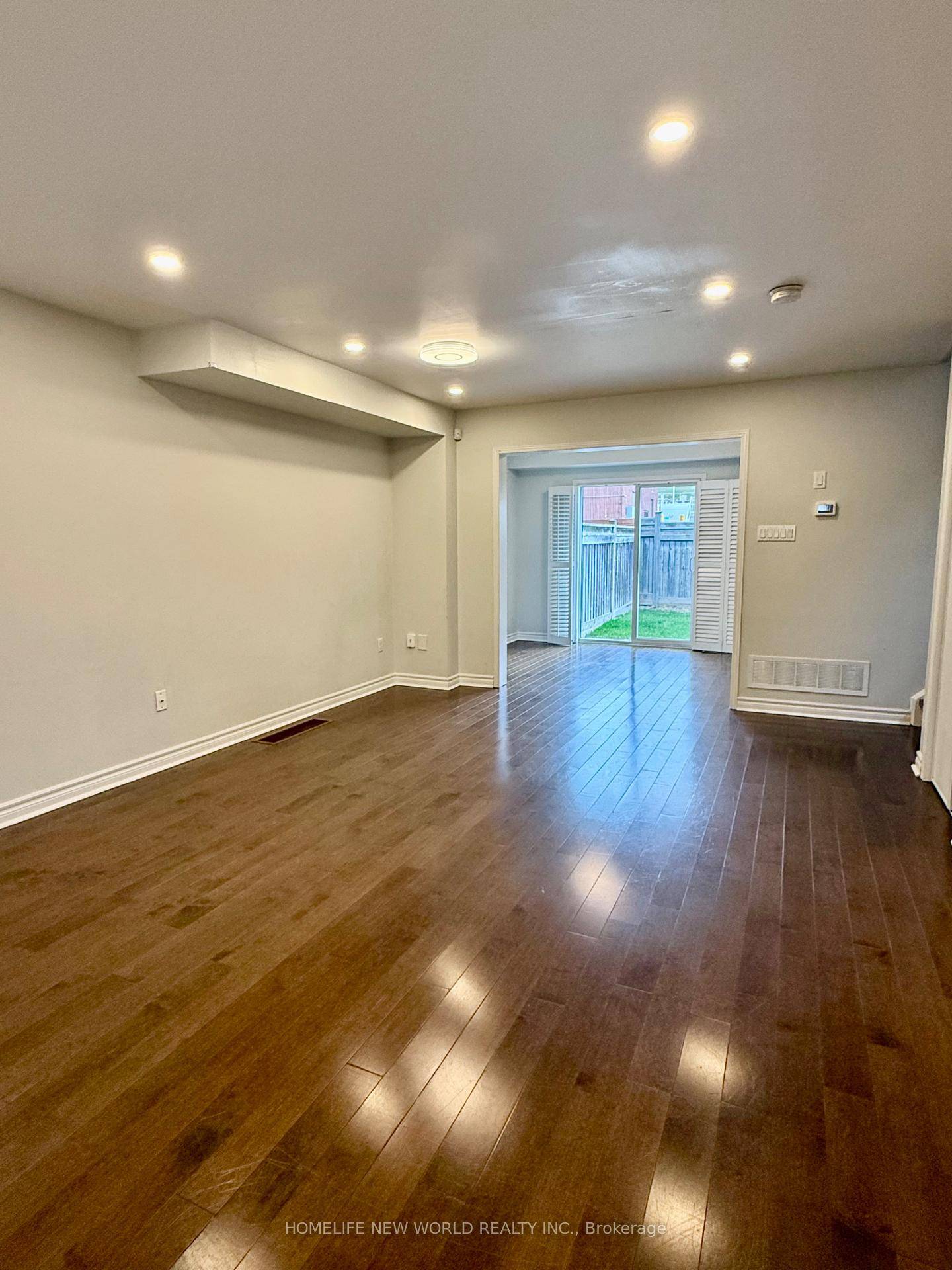 GOOD LOCATION ! Welcome to your dream home beautifully renovated freehold townhouse It features a modern kitchen, upgraded front landscaping.