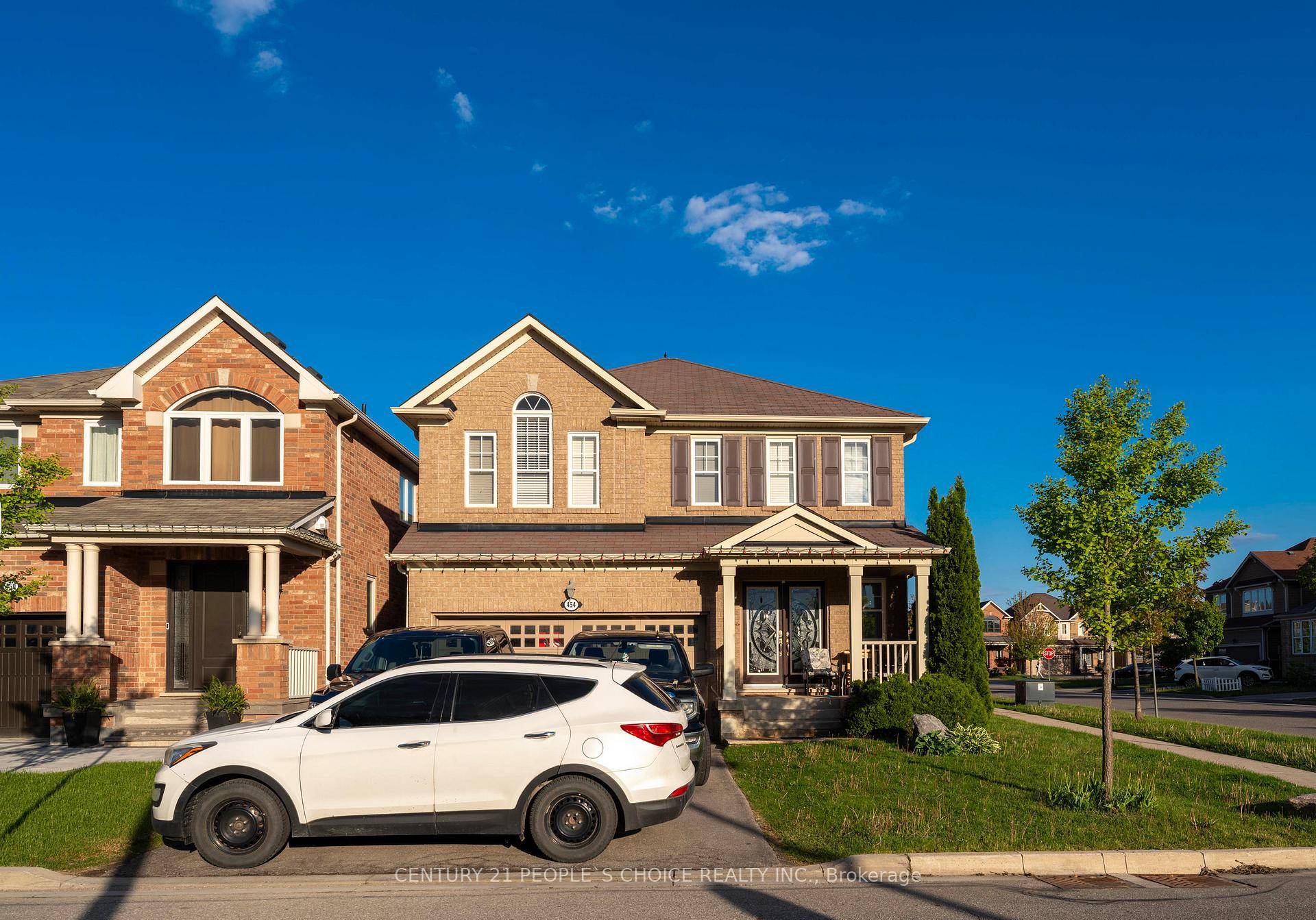 Bright and Corner Sw Exposure, 2318 above Grade sqft Det Home In Desirable Hawthorne Village On The Escarpment Neighborhood In Milton Finished basement with a full washroom.