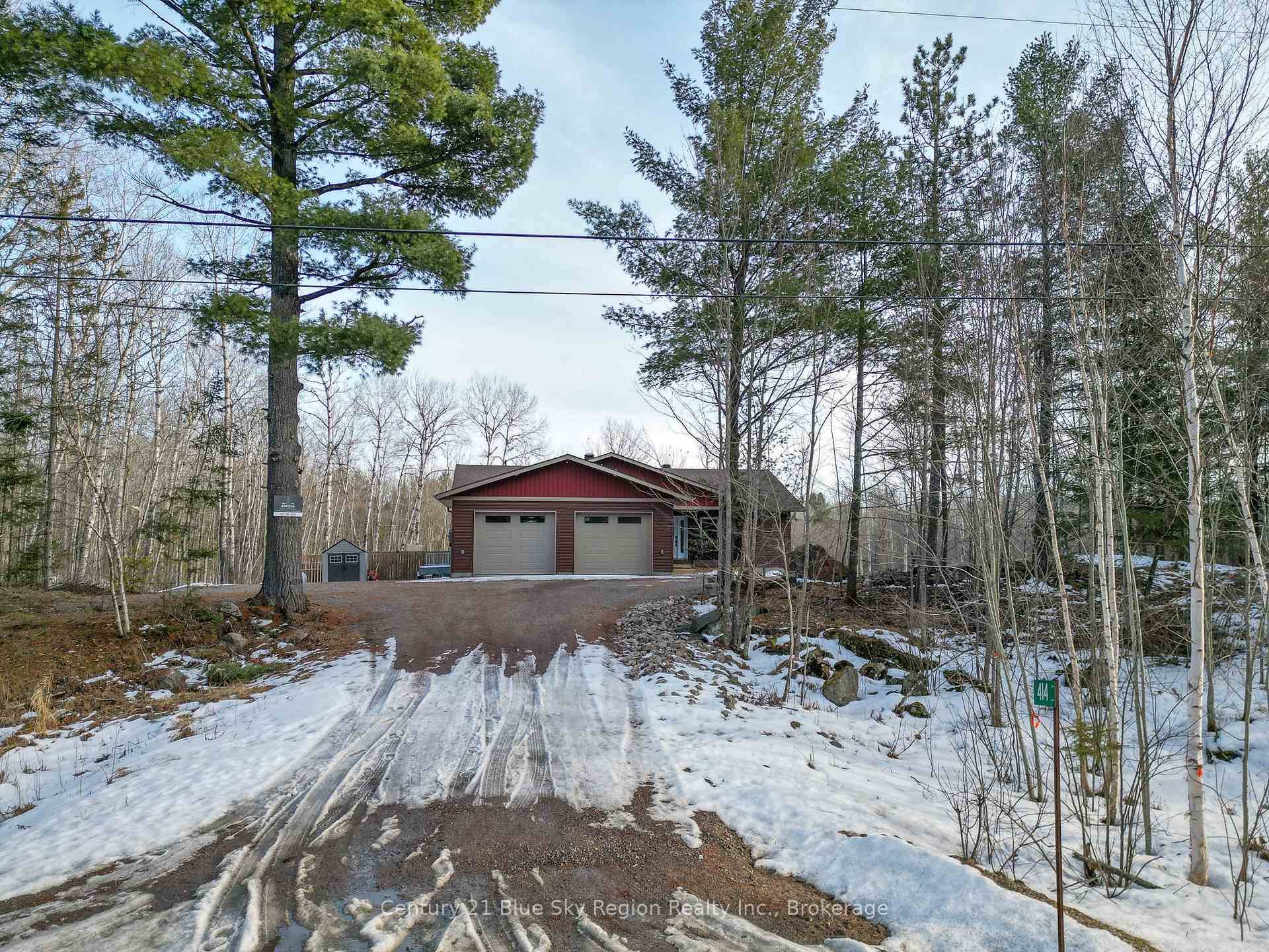 Experience country living at its finest in this 5 year old bungalow situated on 2.