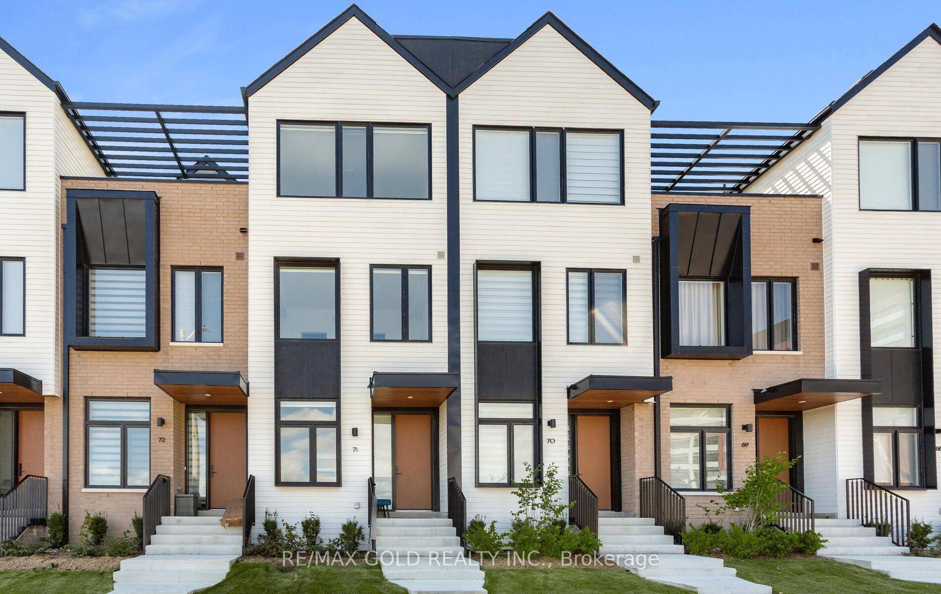Brand New Luxury Townhome in Port Credit Brightwater Community.
