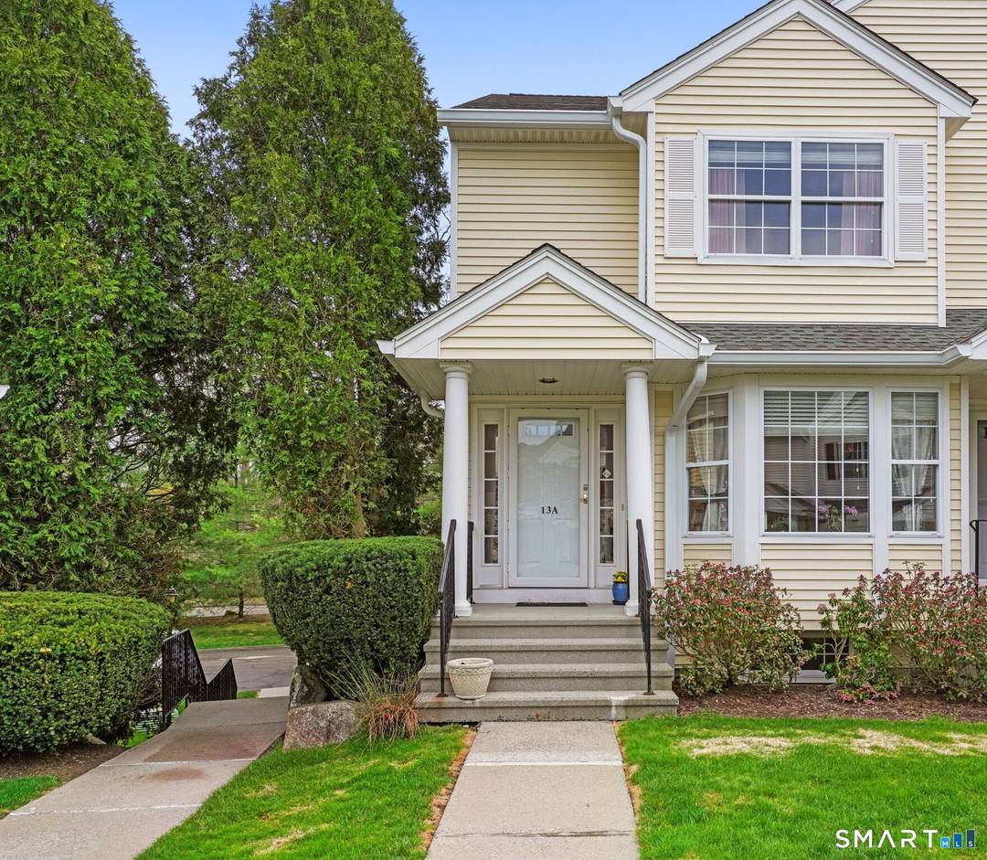 Welcome to this beautiful, turn key end unit townhome offering effortless living in the highly sought after Riverturn complex.