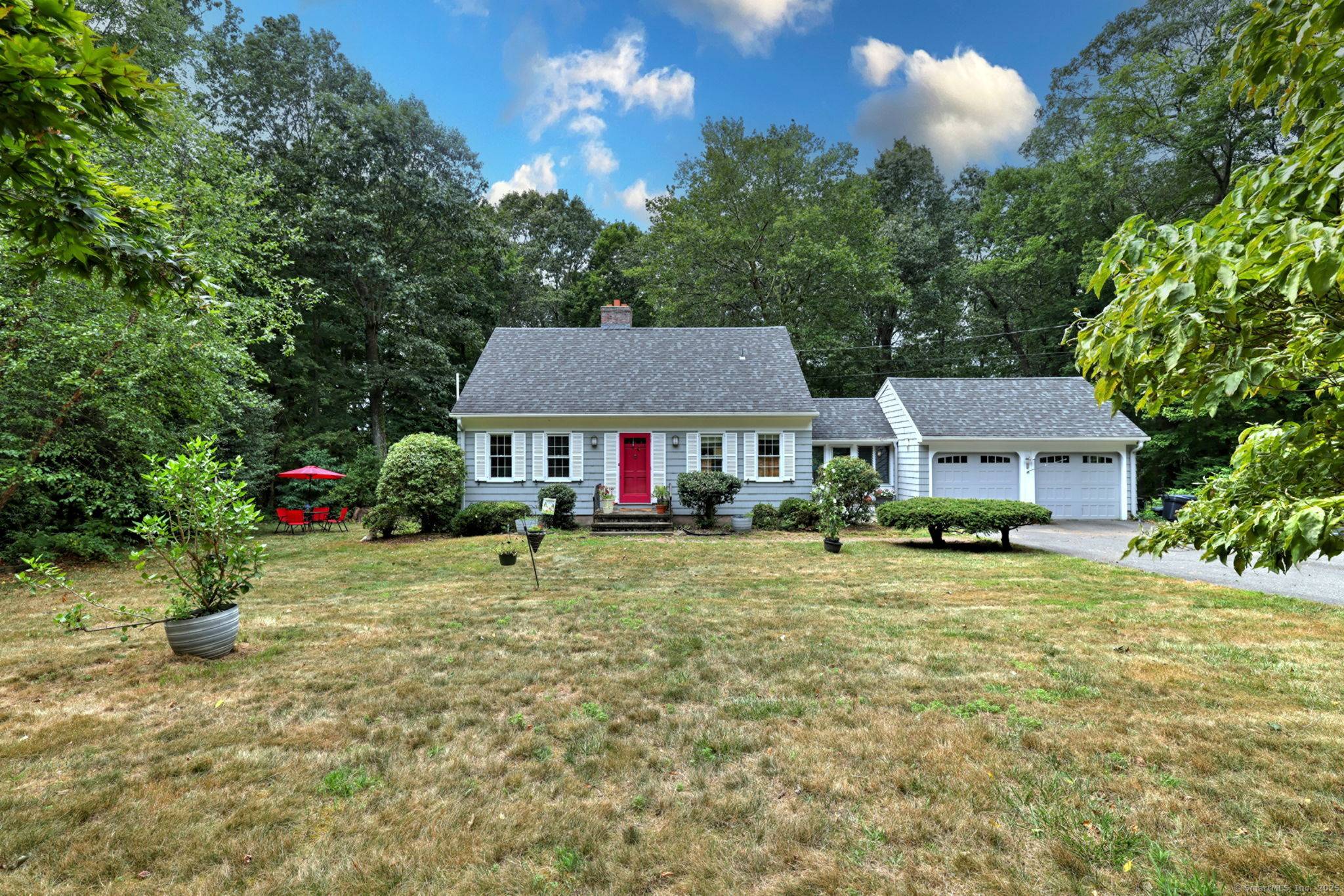 Private serene spacious cape home in Bethany !