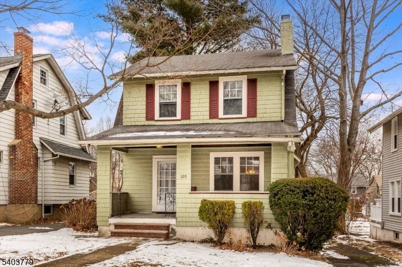 This 1920s side hall Colonial offers a solid opportunity for renovation in the highly sought after town of Glen Ridge.