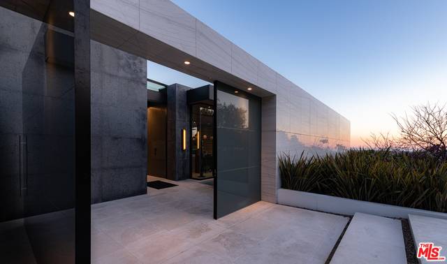 1822   Marcheeta Pl Hollywood Hills East LA