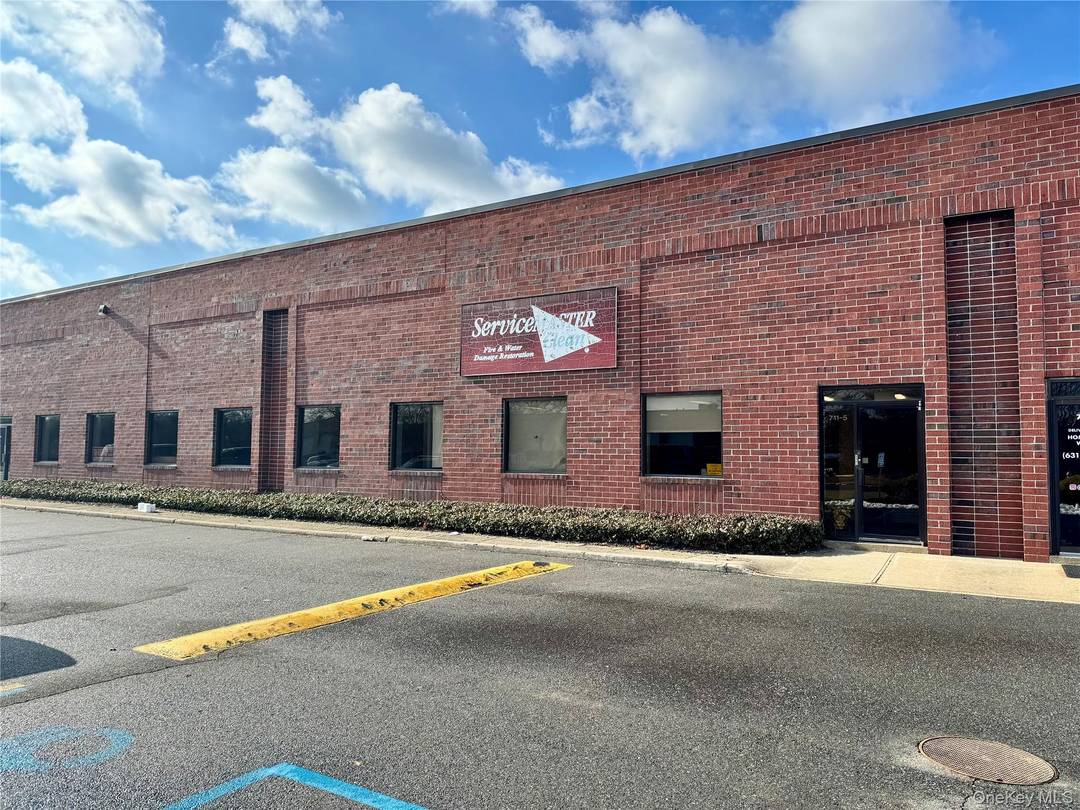5, 000 SF Industrial Condo 3, 600 SF of Finished Office, 2, 400 SF of Mezzanine Storage, 2, 000 SF of Warehouse.