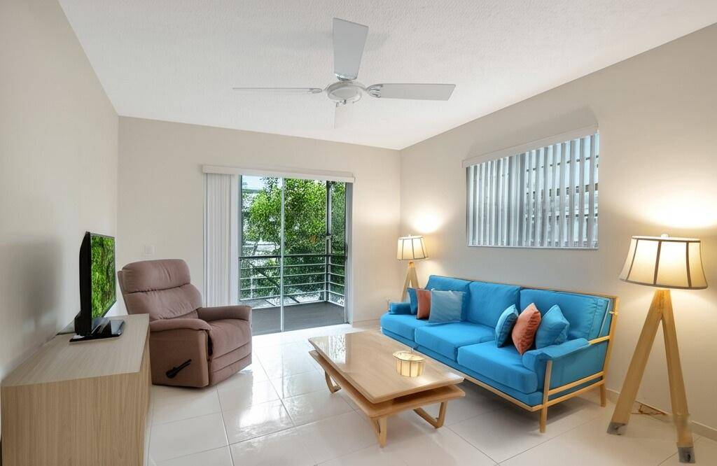 PRIME DELRAY BEACH LOCATION !