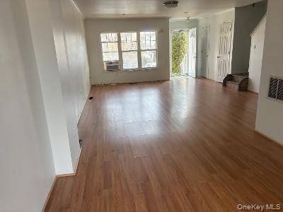 Beautiful Updated Condo !