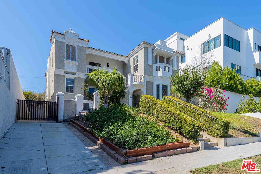 865  S Lucerne Blvd 6BR Hancock Park La