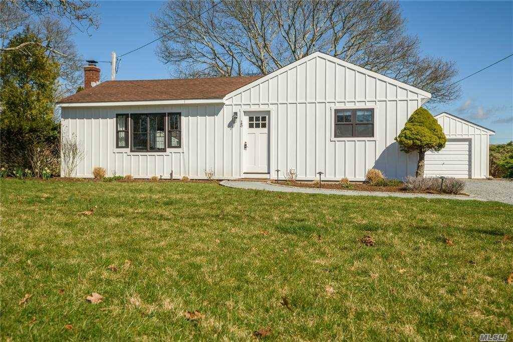 CHARMING RENOVATED BEACH COTTAGE IN BAYFRONT COMMUNITY WITH DOCK FOR A BOAT UP TO 35 FT.