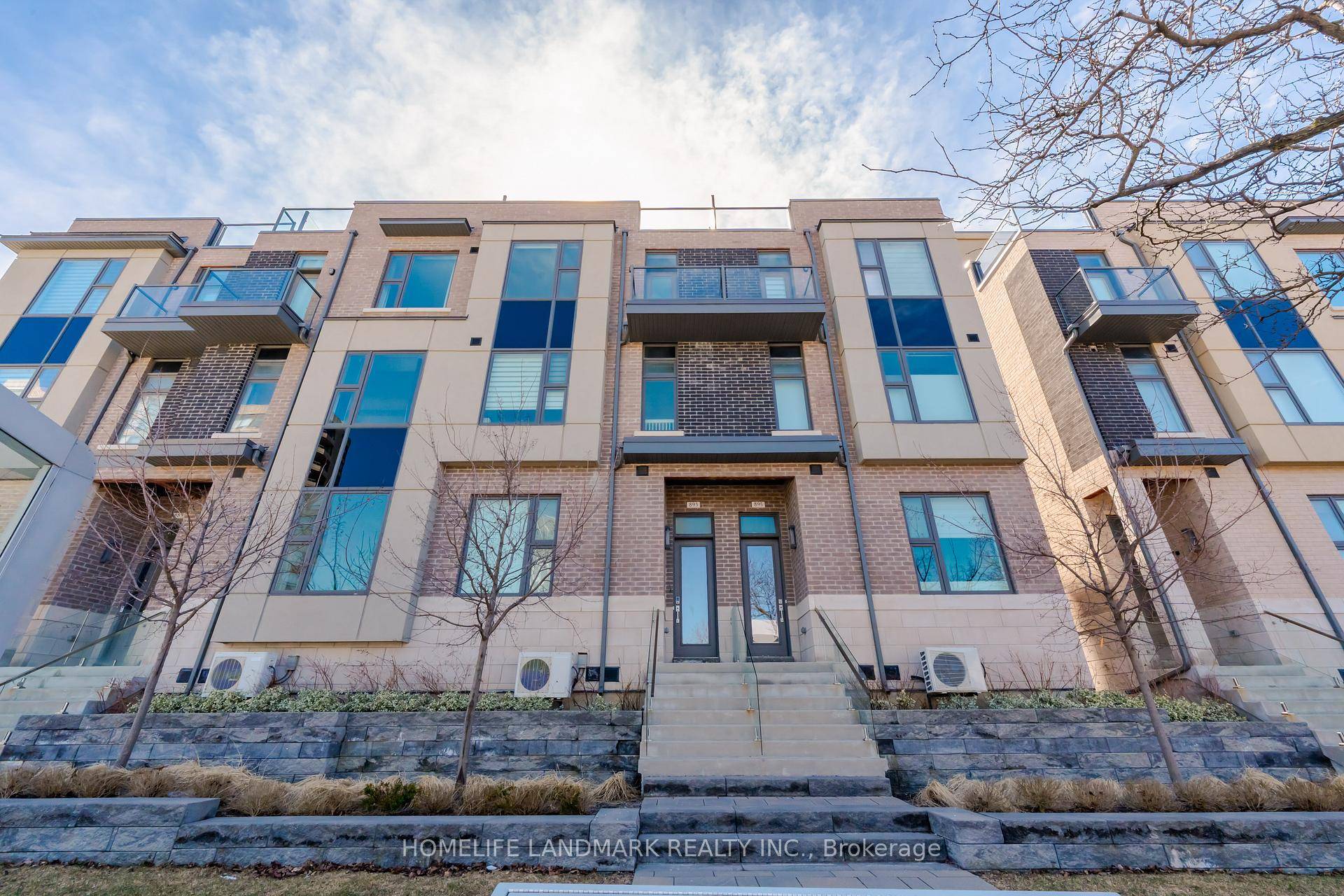 Rare Luxurious 4 Years New Modern Townhouse !
